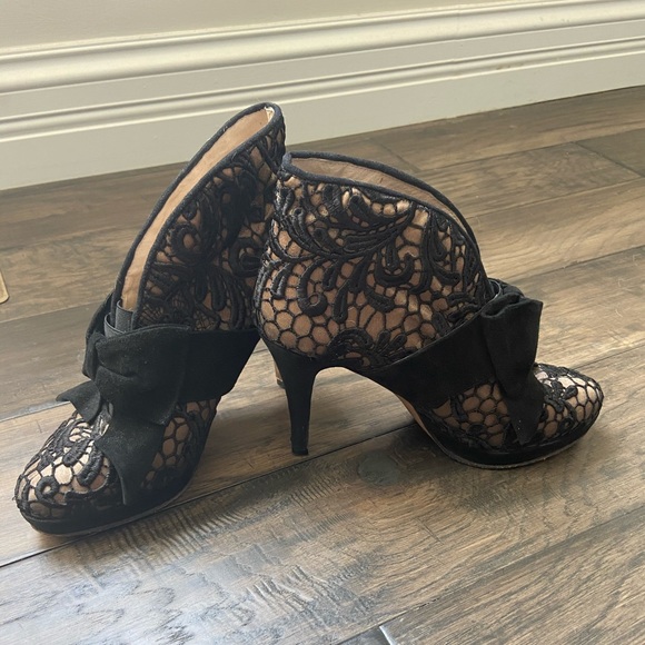 Ann Roth Shoes - Ann Roth Lace Black Heels